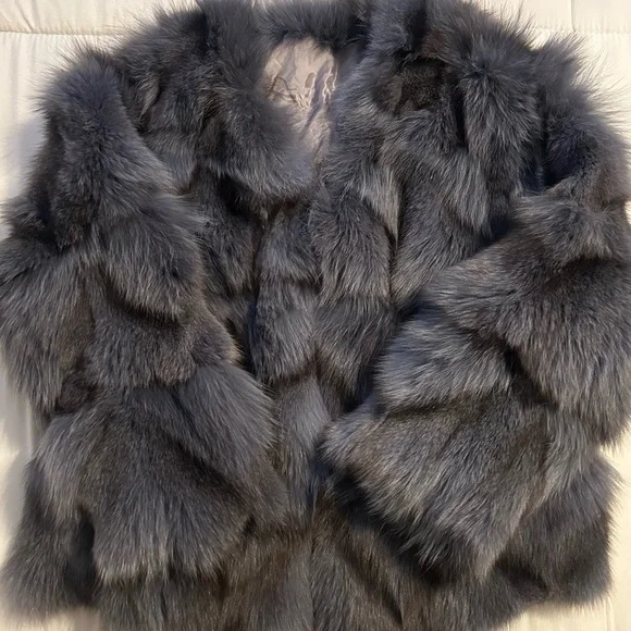 Stunning Iron Blue-Grey Fur Coat – Luxurious Statement Piece - Picture 11 of 12